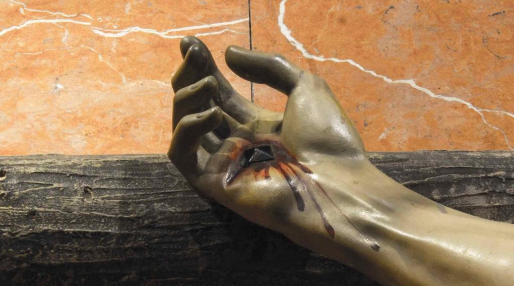 Der Juli ist dem Kostbaren Blut Christi gewidmet.