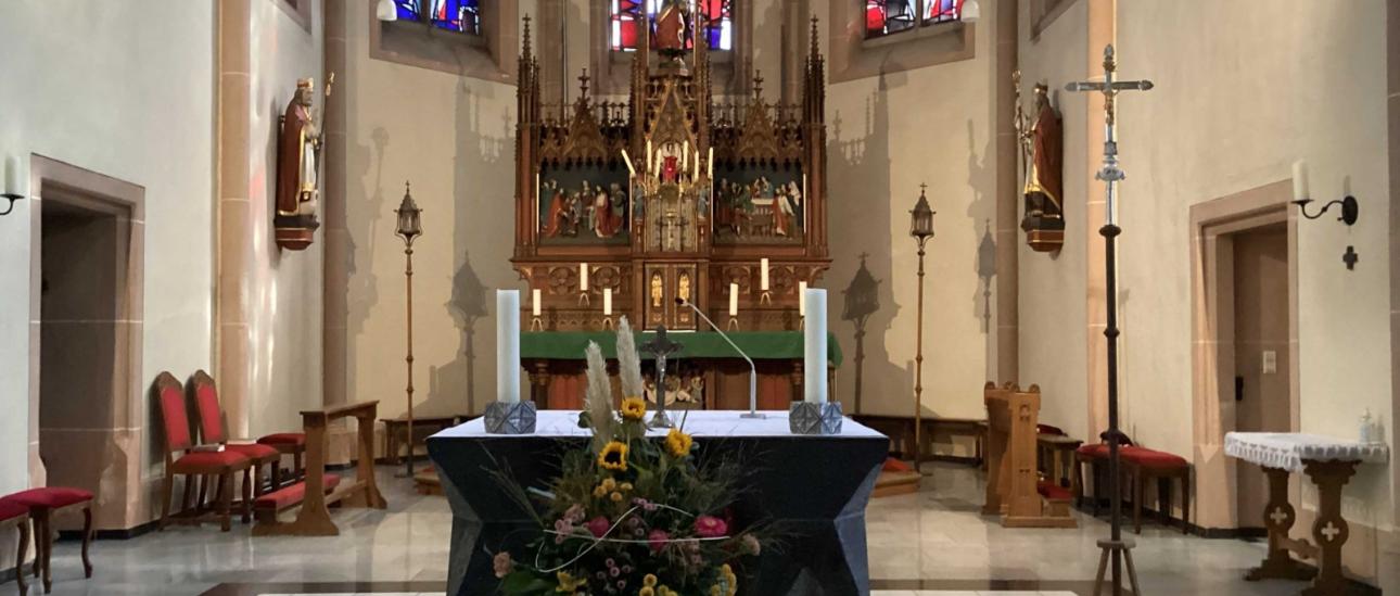 Sliderblick in die Pfarrkirche Kirchherten