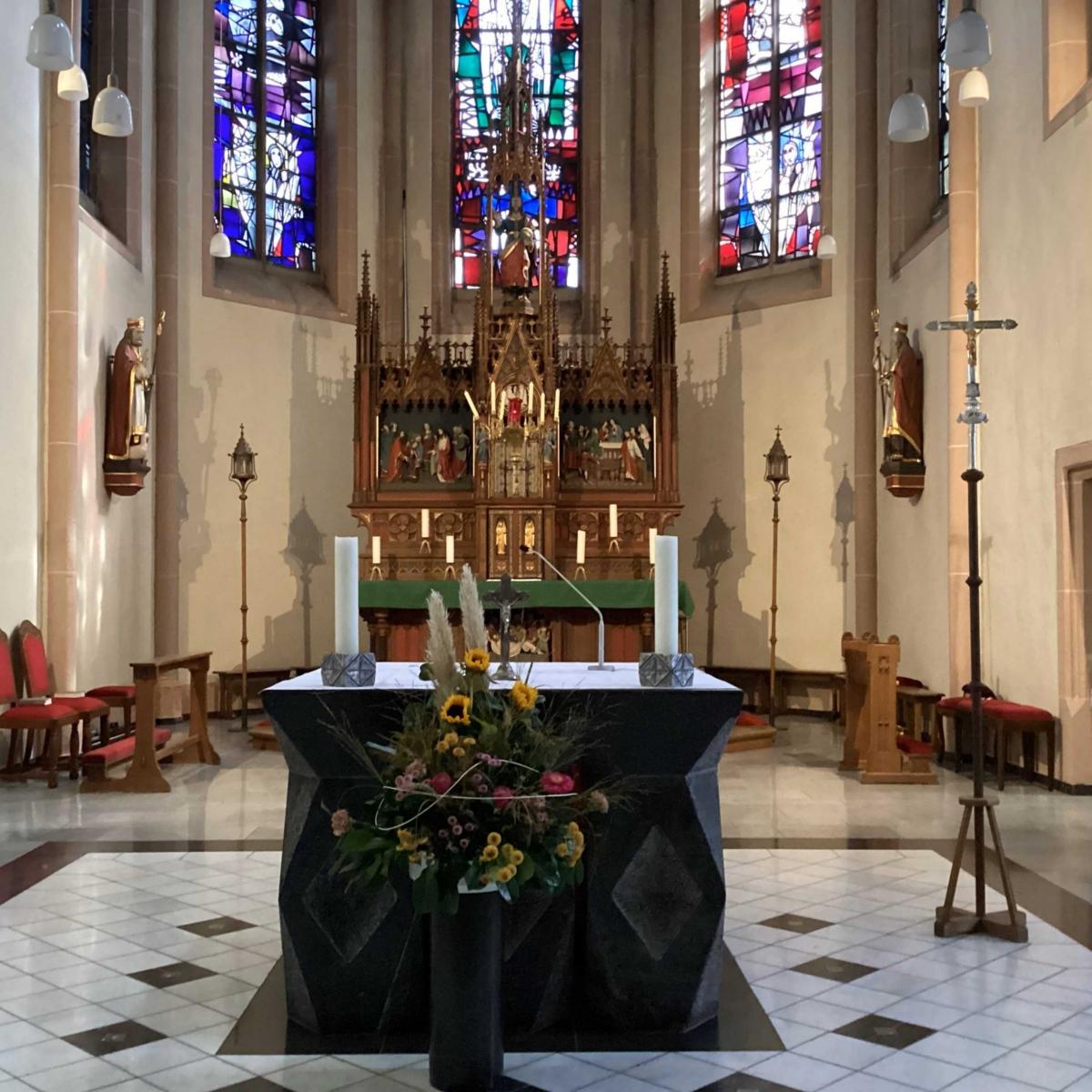 Sliderblick in die Pfarrkirche Kirchherten