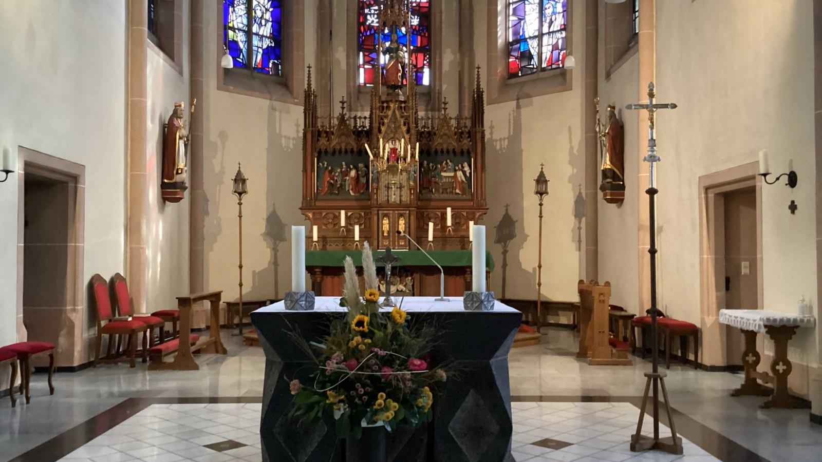 Sliderblick in die Pfarrkirche Kirchherten