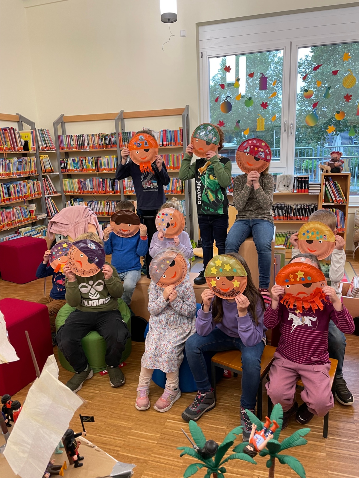 Vorlesen und Basteln beim Minileseclub
